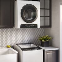Combo: Lavadora Electrolux 11kg Premium Care (EWIW11F2USVW) + Secadora de ropa de pared y piso Electrolux 7kg Blanca Premium Care (EDEJ07D2JSYW)